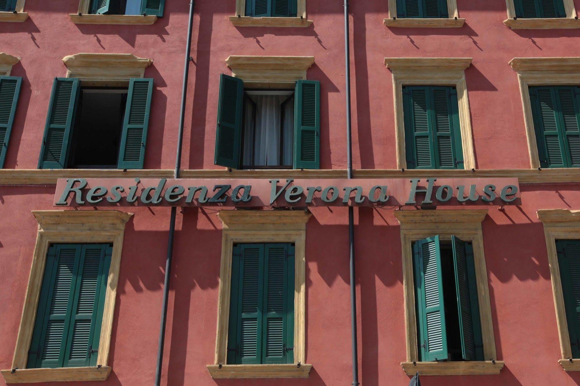 Verona House Aparthotel Exteriör bild